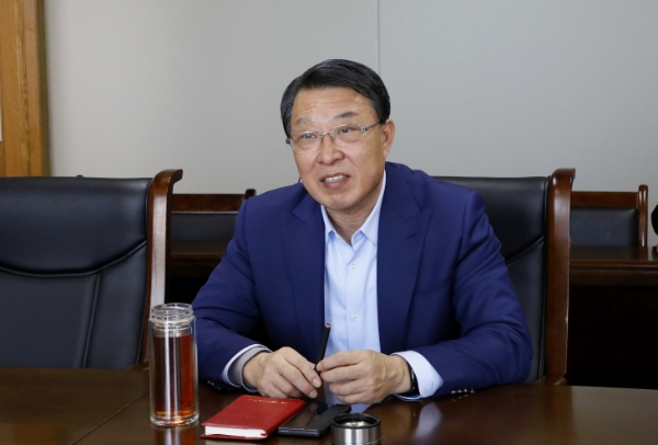 刘伟会见威海市产业技术研究院院长汤占胜